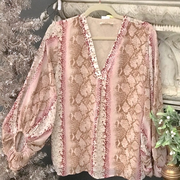 entro Tops - BEAUTIFUL BLOUSE WITH V-NECK &  BALLOON SLEEVES LOOSE FLOWY FIT